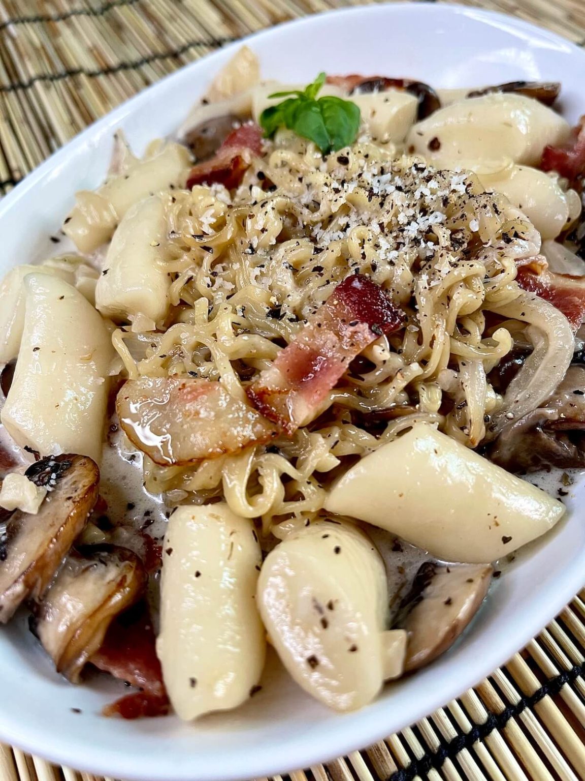 Creamy Carbonara Tteokbokki - Jasmine and Tea